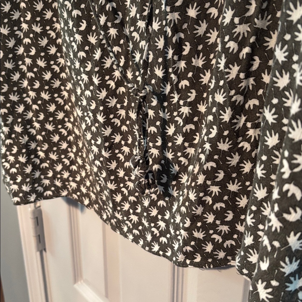 Max Studio Gray With White Leaf Pattern Tie Front… - image 6